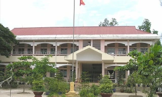 Dây điện đứt rơi trước cổng trường, 2 học sinh tử vong tại chỗ 