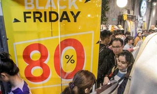 Black Friday: Dòng người chen chúc đến nghẹt thở trên phố Hà Nội 
