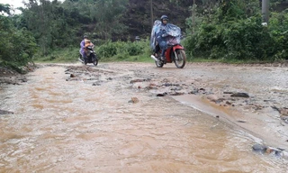 Đà Nẵng: Ám ảnh với 22 km đường ĐT 601 biến thành ao sau mưa lớn