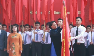 Chủ tịch Quốc hội trao Huân chương Độc lập hạng Ba cho trường 110 tuổi