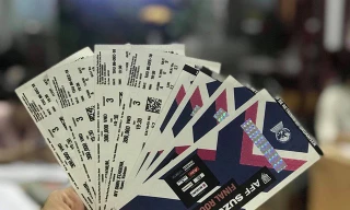 Hôm qua, thông tin nhân viên bảo vệ Trung tâm đào tạo bóng đá trẻ Việt Nam thuộc VFF bị phát hiện bán một số vé trận bán kết lượt về giữa đội tuyển Việt Nam và Philippines ra ngoài chợ đen gây xôn xao dư luận.