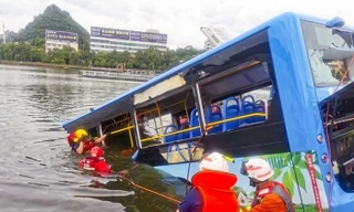 Hé lộ nguyên nhân vụ tài xế cố ý lao xe buýt xuống hồ khiến 21 người thiệt mạng
