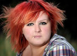 Cô gái cầm dao tự đâm mình trong cơn mộng du