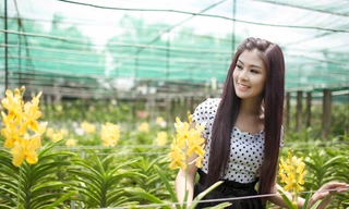 Ngọc Hân đẹp dịu dàng trong vườn lan