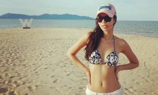 Đi 'hành xác', Hà Anh vẫn bốc lửa với bikini