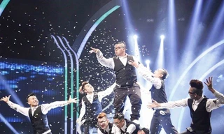 Nhóm nhảy 'đeo nơ' gây sốt đêm bán kết Got Talent