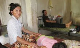 Mẹ con chị Tuyết tại bệnh viện