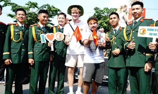 Du khách yêu thích, chấm điểm dàn 'lính mẫu' ở đại lễ 30/4 