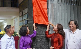 Gắn bảng hiệu Di tích quốc gia cho Trụ sở báo Dân Chúng