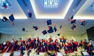 Học bổng Nâng bước Thủ khoa: “Em mong sớm khỏi bệnh để được đi nhận học bổng”