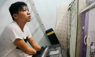 Chàng ca sỹ 'chim cánh cụt' tái xuất showbiz với dự án truyền lửa