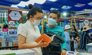 Đường sách TPHCM thu gần 6 tỷ đồng dịp Tết