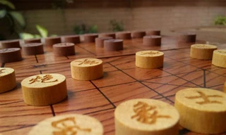 Đề nghị khởi tố bị can hai quan chức đánh cờ bạc tỷ