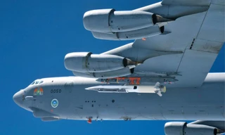 Vũ khí siêu thanh của Mỹ được thả từ máy bay ném bom B-52. (Ảnh: Không quân Mỹ)