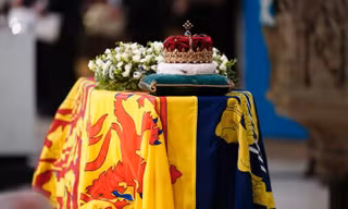 Áo quan dành cho Nữ hoàng Elizabeth đã được làm cách đây 30 năm