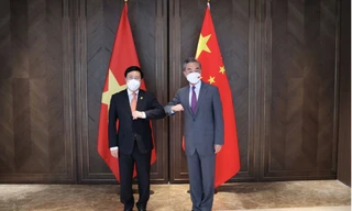 Phó Thủ tướng Phạm Bình Minh và Bộ trưởng Ngoại giao Trung Quốc trong cuộc gặp ngày 13/7. (Ảnh: Mofa)