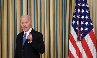 Tổng thống Mỹ Joe Biden khẳng định sẽ viện trợ thêm pháo cho Ukraine. (Ảnh: Reuters)