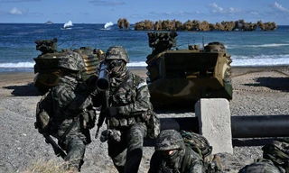  Lực lượng thủy quân lục chiến Hàn Quốc tham gia đợt tập trận đổ bộ ngày 26/10. (Ảnh: Yonhap)