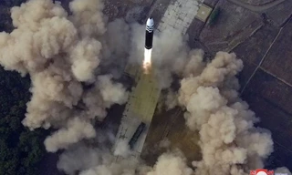 Một bức ảnh về vụ phóng thử Hwasong-17 được báo chí Triều Tiên đăng tải. (Ảnh: KCNA)