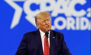 Cựu tổng thống Mỹ Donald Trump vừa đệ đơn kiện cựu ngoại trưởng Hillary Clinton. (Ảnh: Reuters)