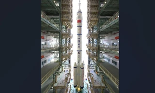 Tên lửa Trường Chinh-2F sẽ đưa tàu Thần Châu lên vũ trụ từ trung tâm ở tỉnh Cam Túc vào ngày 29/11. (Ảnh: Xinhua)