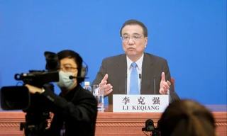 Thủ tướng Trung Quốc Lý Khắc Cường phát biểu trong hội nghị thượng đỉnh với EU ngày 1/4. (Ảnh: Reuters)