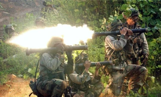 Binh lính Mỹ sử dụng tên lửa chống tăng AT-4 trong một chiến dịch tập trận gần khu phi quân sự giữa hai miền Triều Tiên. (Ảnh: AP)