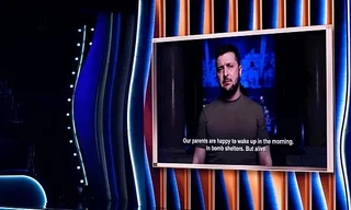 Tổng thống Ukraine Volodymyr Zelensky có bài phát biểu ghi hình trước tại lễ trao giải Grammys tối 3/4. (Ảnh: AP)