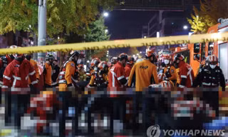 Vụ giẫm đạp xảy ra trong đêm 29/10 ở Itaewon. (Ảnh: Yonhap)