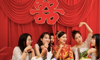 Cô dâu và các phù dâu trong một đám cưới ở Trung Quốc. (Ảnh: Getty)