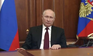 Tổng thống Nga Vladimir Putin được Thượng viện bật đèn xanh để đưa quân vào miền đông Ukraine. (Ảnh: Reuters)