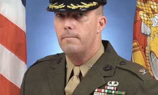 Daniel Edmund Duggan là cựu phi công của Thủy quân lục chiến Mỹ