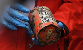 Hộp đen thứ hai của chuyến bay MU5735 được tìm thấy tại hiện trường vụ tai nạn ở khu tự trị dân tộc choang Quảng tây. (Ảnh: Xinhua)