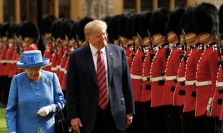 Ông Trump trong một dịp diện kiến Nữ hoàng Anh Elizabeth. (Ảnh: AP)