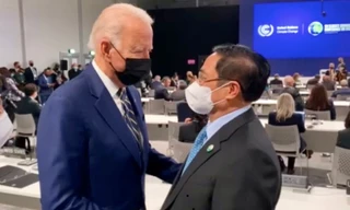 Thủ tướng Phạm Minh Chính trong cuộc gặp Tổng thống Mỹ Joe Biden bên lề hội nghị khí hậu tại Anh vào tháng 11/2021. (Ảnh: TTXVN)