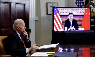 Hai ông Biden và Tập trong cuộc hội đàm trực tuyến vào tháng 11/2021. (Ảnh: Reuters)