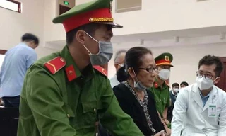 Bác sĩ nói gì sau khi khám bệnh cho nữ đại gia Dương Thị Bạch Diệp tại toà?