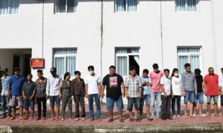 Bắt quả tang hàng chục con bạc lắc tài xỉu tại quán cà phê