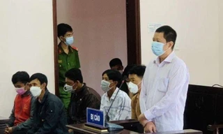 Cán bộ trung tâm phát triển quỹ đất lừa bán đất nền cho hàng chục người dân