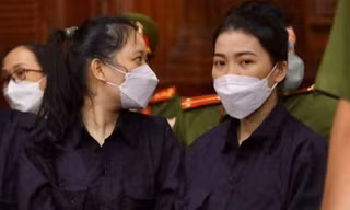 Bị cáo chủ mưu cầm đầu vụ án Nguyễn Thái Luyện tại phiên tòa.