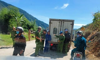 Bắt 8 đối tượng phá rừng phòng hộ, thu giữ nhiều súng đạn 