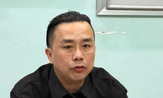 Dọa tung 'ảnh nóng' tình cũ để đòi lại 'quà' 