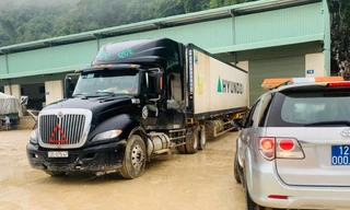 Dư luận nhân dân mong cơ quan chức năng khẩn trương vào cuộc điều tra, xử lý nghiêm minh vụ việc hoán đổi "lốt" hàng xuất khẩu xảy ra tại cửa khẩu Tân Thanh -Ảnh: Duy Chiến 