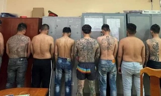 Nhóm tín dụng đen chuyên nhắm tới người chạy xe ôm, bán vé số