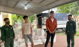 Truy đuổi 25km trên quốc lộ, chặn bắt xe chở hàng cấm