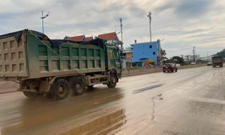 Tuyến đường đẹp nhất Quảng Ninh bụi bẩn, nhếch nhác vì 'binh đoàn hổ vồ'