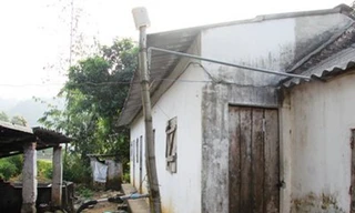 Nữ sinh bị cởi đồ đánh ghen là ai?