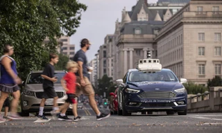 Người Mỹ cảm thấy bất an khi đi chung đường với ô tô tự lái