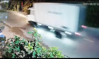 Ô tô mất lái do đi với tốc độ 'kinh hoàng'