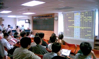 Hai sàn tiếp tục giảm điểm